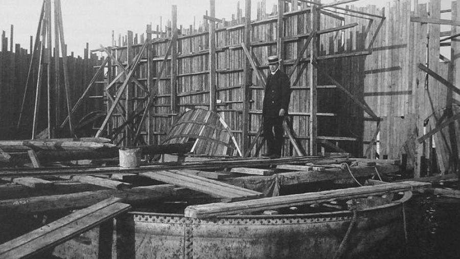 Grundläggningen i maj 1918.
